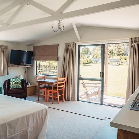 Вилла The Hen House Kaipara Flats Экстерьер фото